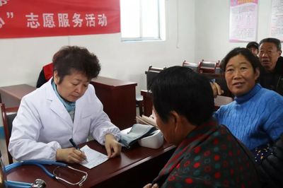市中醫(yī)醫(yī)院志愿服務(wù)進(jìn)鄉(xiāng)村 健康扶貧暖人心