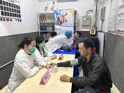 用心服務凝聚"新新"力量 他們?yōu)?quot;快遞小哥"排憂解難